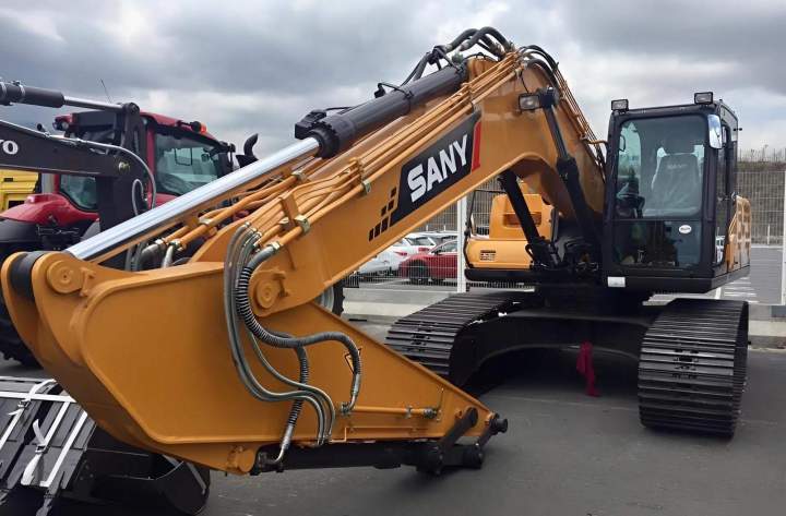 Pelles et des mini-pelles adaptées aux secteurs BTP et agricoles